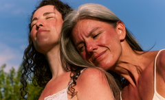 Faster skin recovery after sunbathing with red light therapy